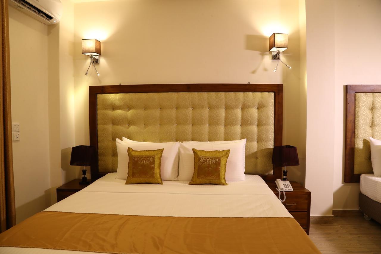 Vendol Maliga Edge Hotel Kandy Bagian luar foto