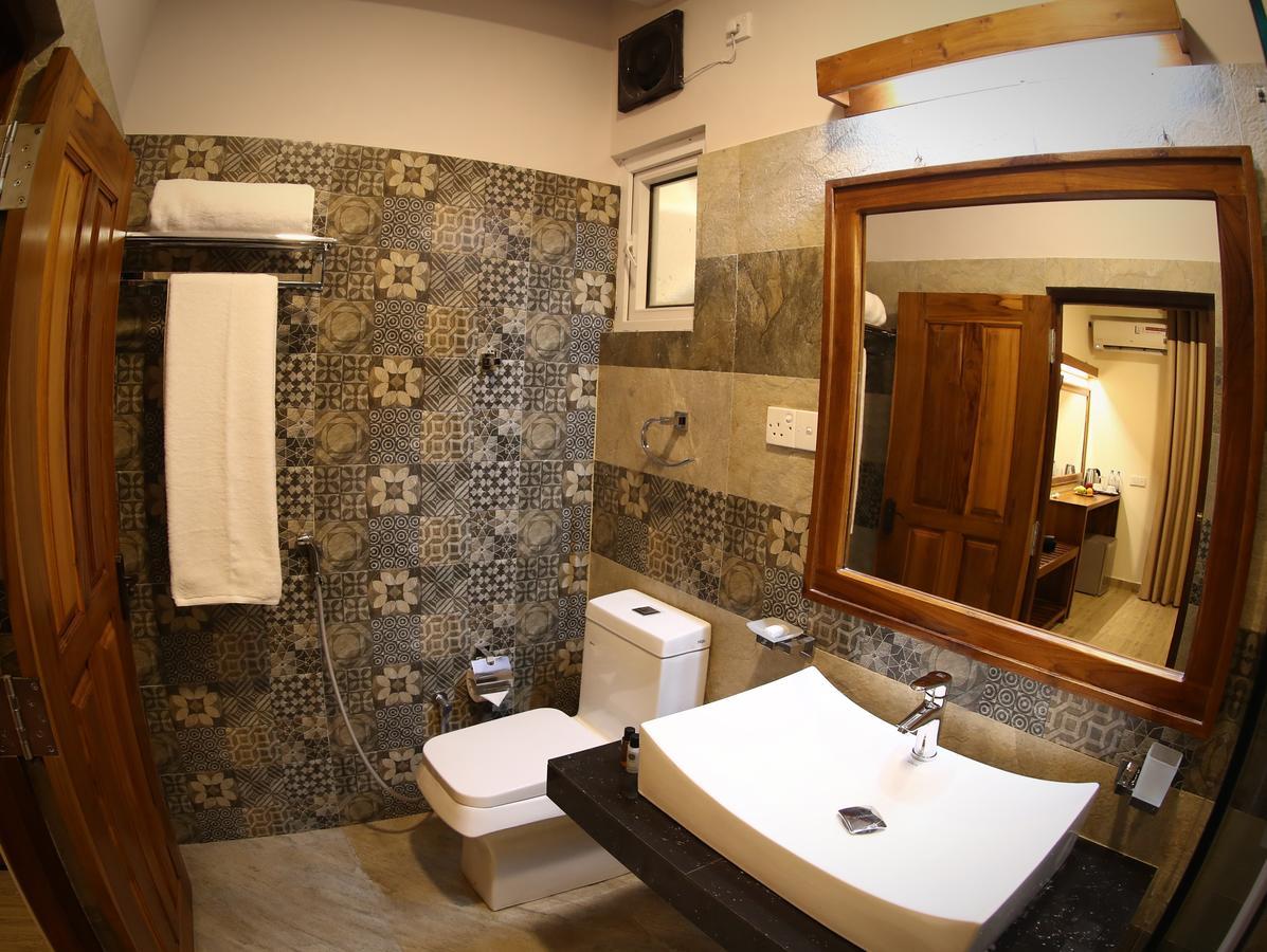 Vendol Maliga Edge Hotel Kandy Bagian luar foto