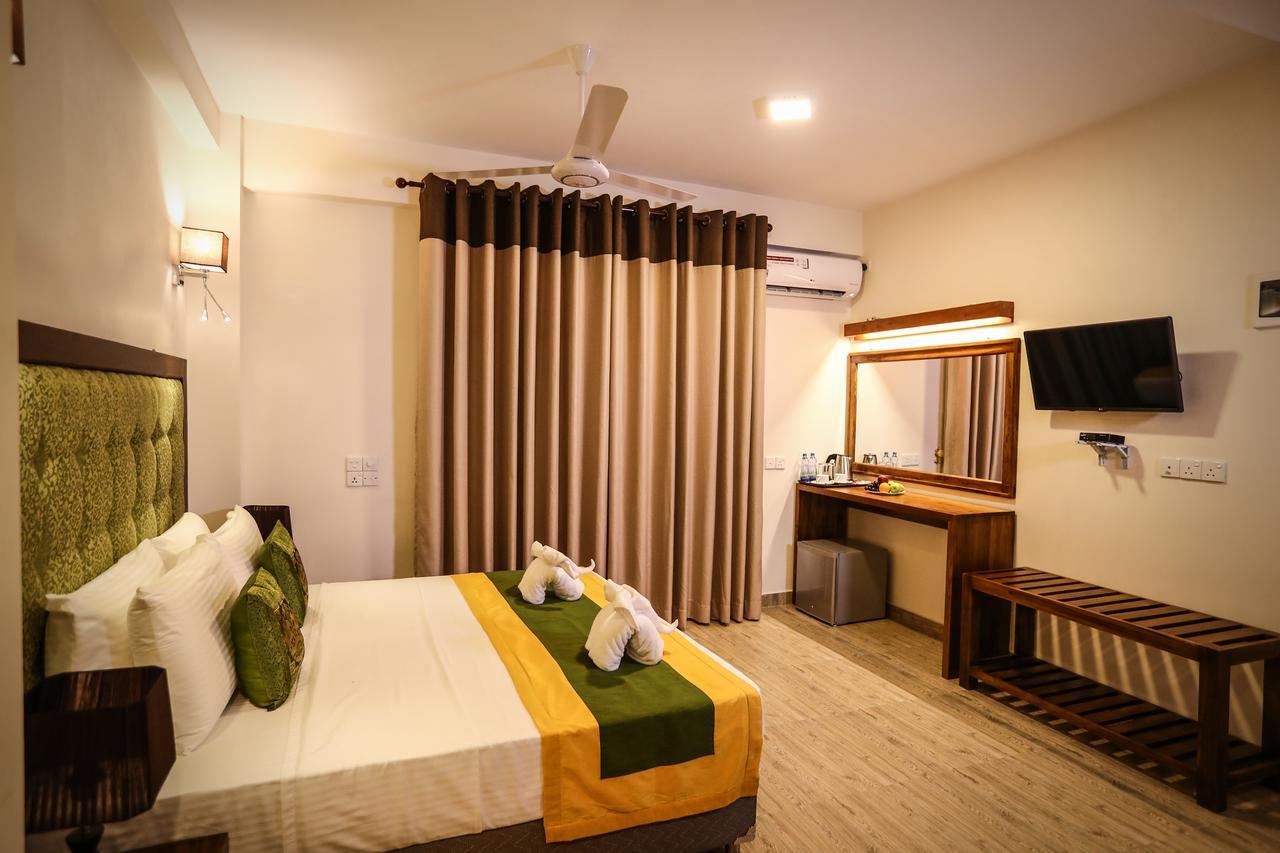Vendol Maliga Edge Hotel Kandy Bagian luar foto