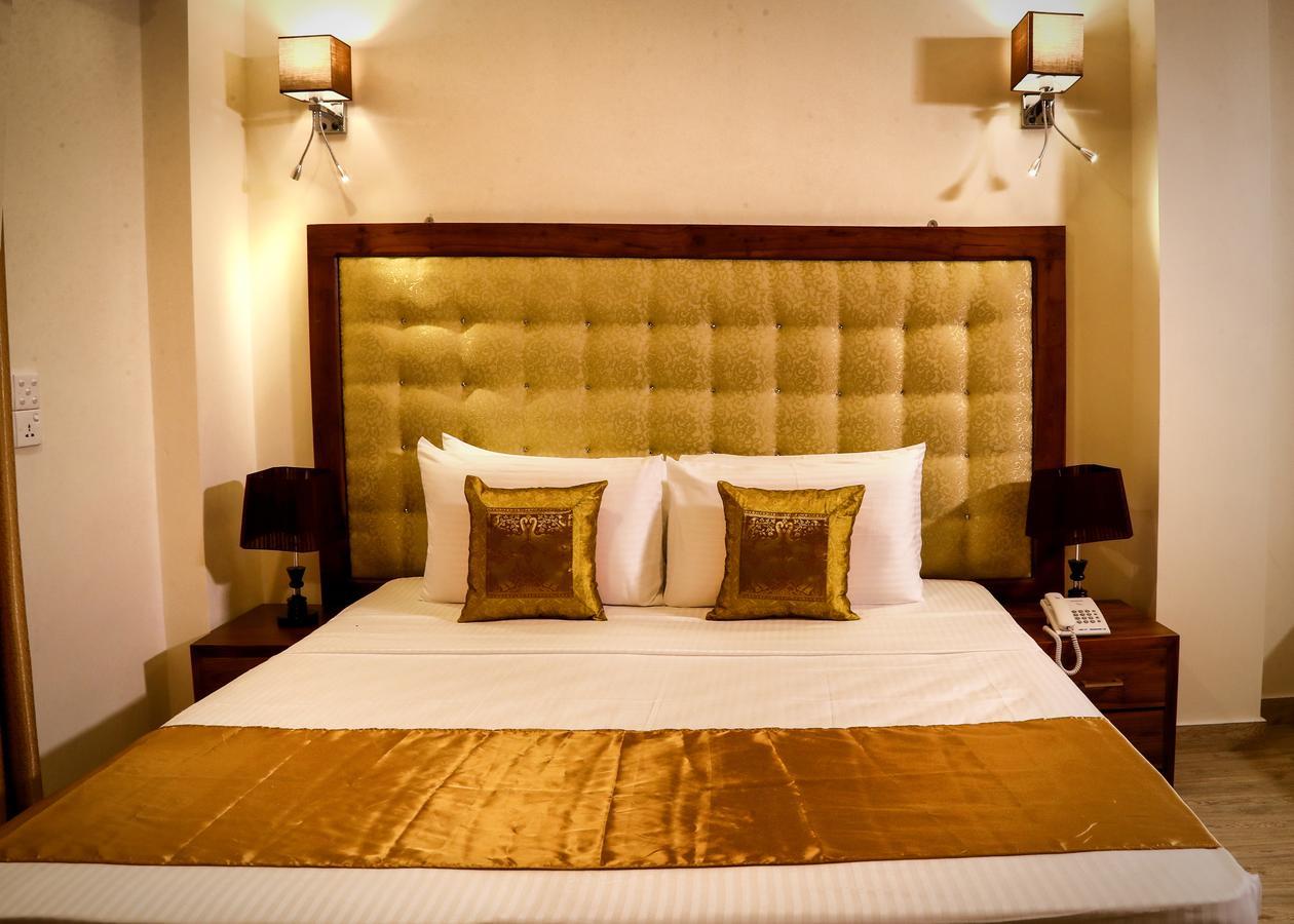 Vendol Maliga Edge Hotel Kandy Bagian luar foto