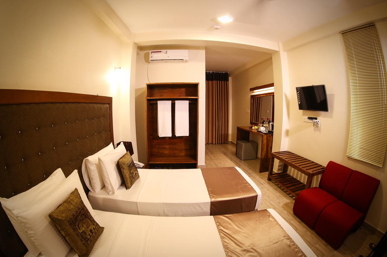 Vendol Maliga Edge Hotel Kandy Bagian luar foto