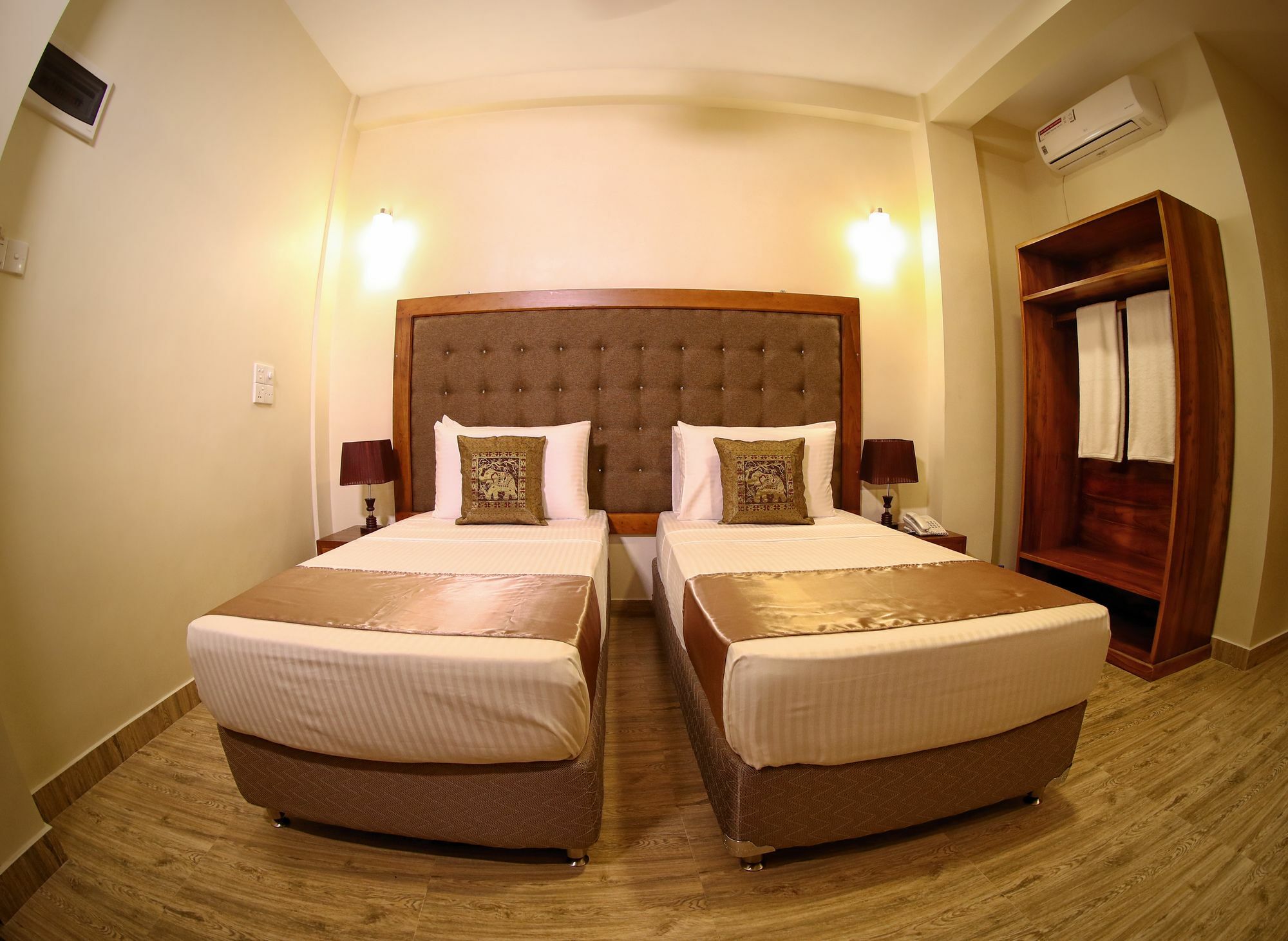 Vendol Maliga Edge Hotel Kandy Bagian luar foto
